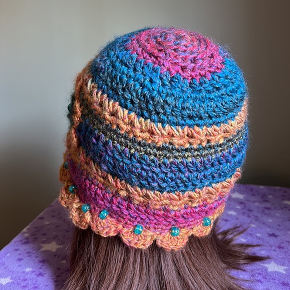 Crochet flower beanie medium/adult :large/child size soft acrylic yarn new - Picture 4 of 6